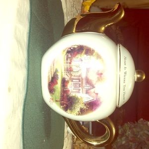 Home is where the heart is teapot.